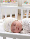 Хлопковая шапочка для новорожденных с завязками фото 7 &mdash; MamaEmma.ru